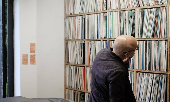 Brian Eno spit door vinylarchief van John Peel!